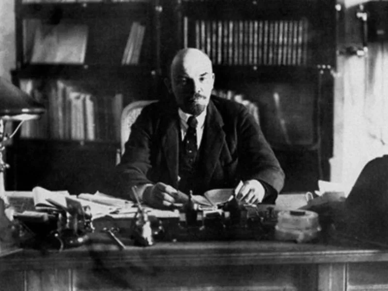 tieu su lenin cuoc doi va su nghiep chinh tri cua vi lanh tu cach mang nga